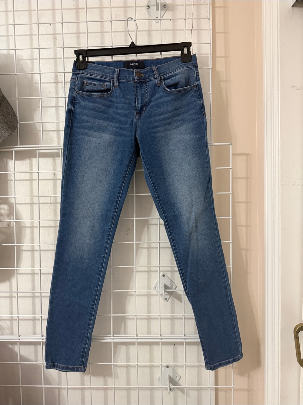 Aeropostal stretch skinny jeans, medium wash, EUC, smoke free home